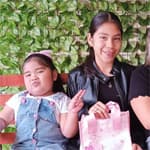 Cliente Ruth Helen dando una reseña positiva sobre nuestra tienda de ropa y accesorios para niños Mikidis