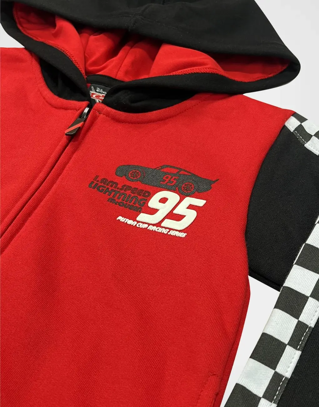 Casaca Con Capucha Cars Rayo McQueen Color Rojo + Negro Para Niños